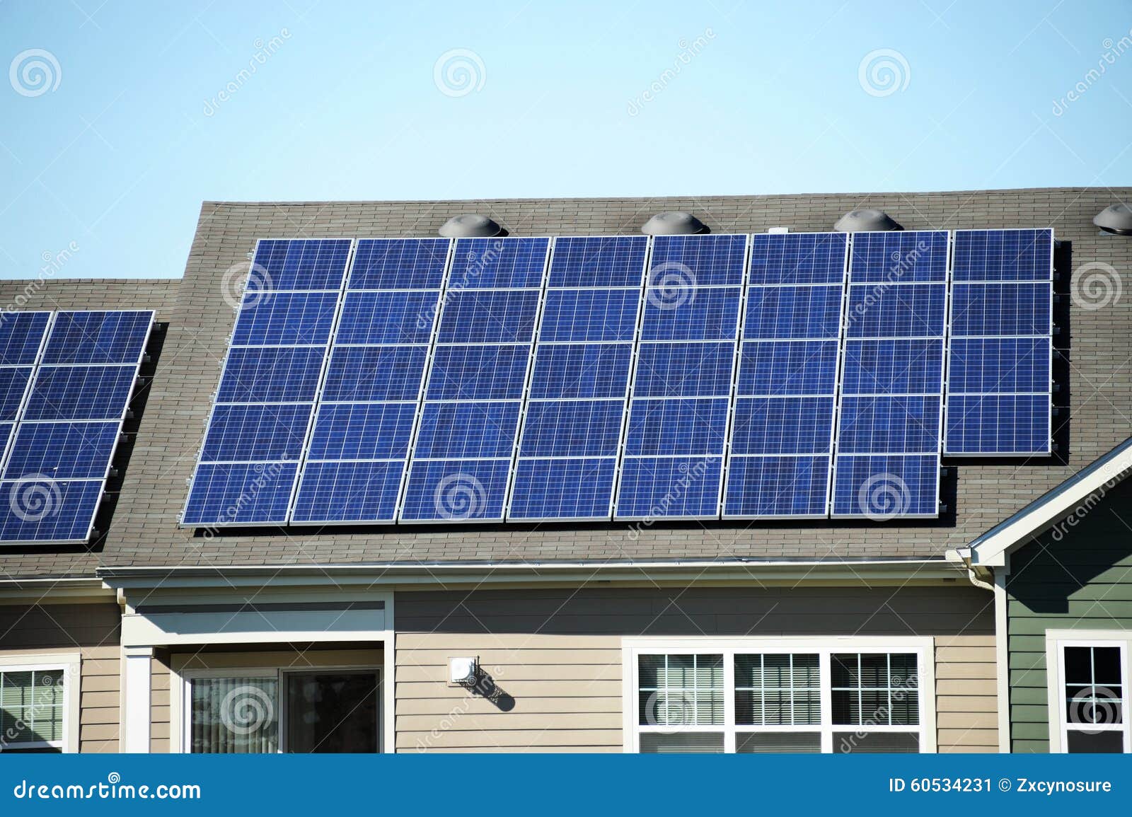 2,265 El Panel Solar Instalado En Tejado Fotos de stock - Fotos libres de  regalías de Dreamstime, image size:1600x1155