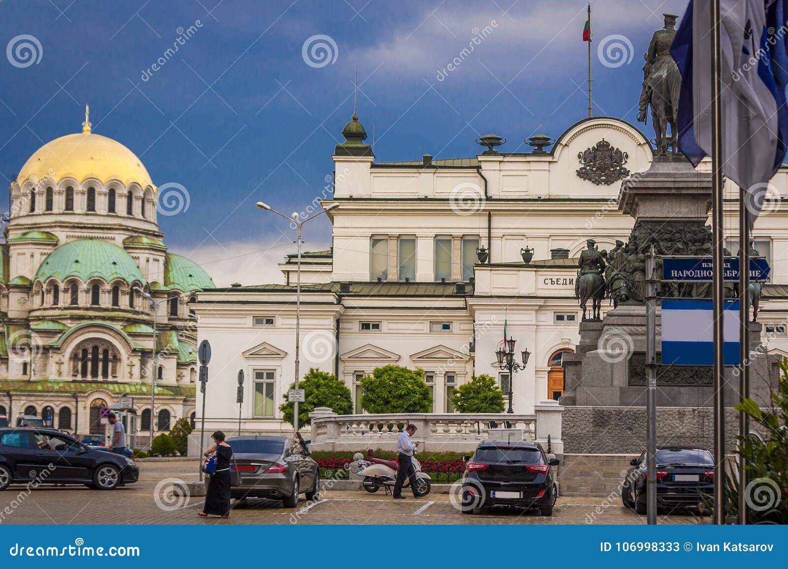 El Parlamento Del Estado Búlgaro Y Una Iglesia Magnífica En Sofia Bulgaria Como Parte De Una Europa Unida Y De La Unión Europea Foto de archivo editorial - Imagen de calle, turismo: El Parlamento Del Estado Búlgaro Y Una Iglesia Magnífica En Sofia Bulgaria Como Parte De Una Europa Unida Y De La Unión Europea Foto de archivo editorial - Imagen de calle, turismo:
