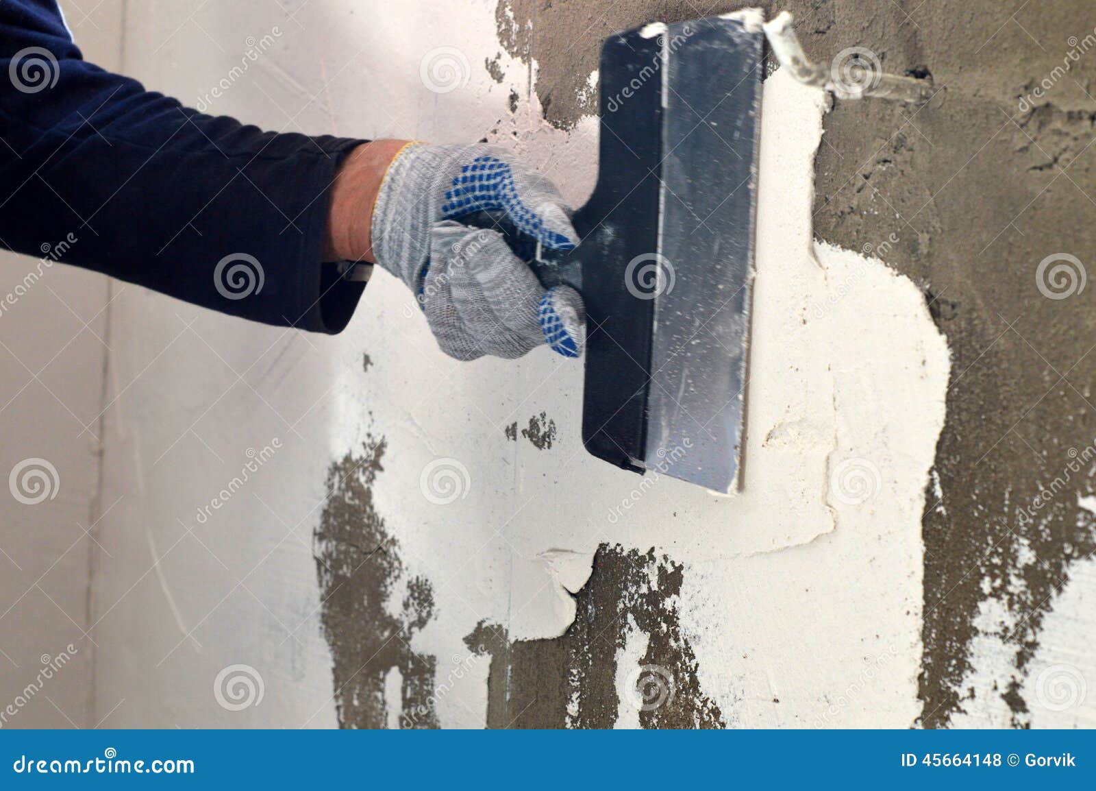 El Proceso De Aplicar Una Masilla Blanca En La Pared Gris Concreta Foto de  archivo - Imagen de blanco, cemento: 45664148
