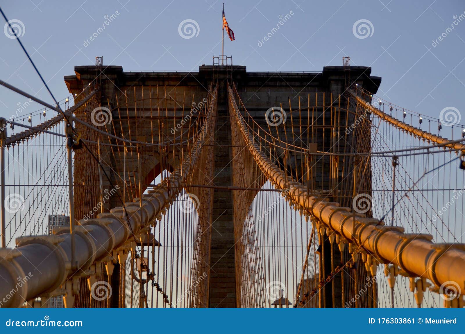 El Puente De Brooklyn Es Uno De Los Puentes Más Antiguos De Nosotros de archivo - Imagen de alto, 176303861