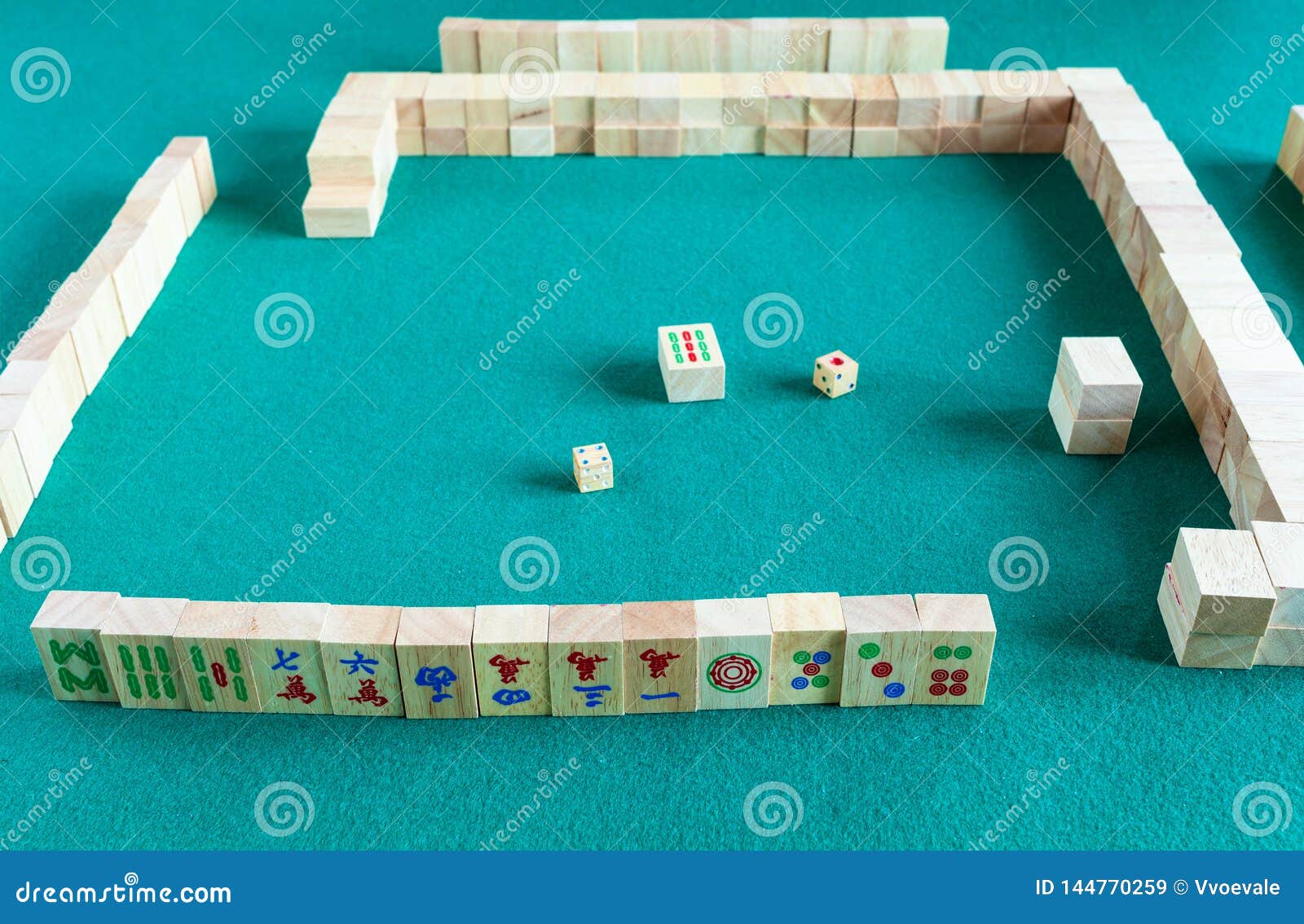 El Sistema Del Jugador Al Principio Del Juego Del Mahjong Imagen de archivo  - Imagen de chino, tabulador: 144770259