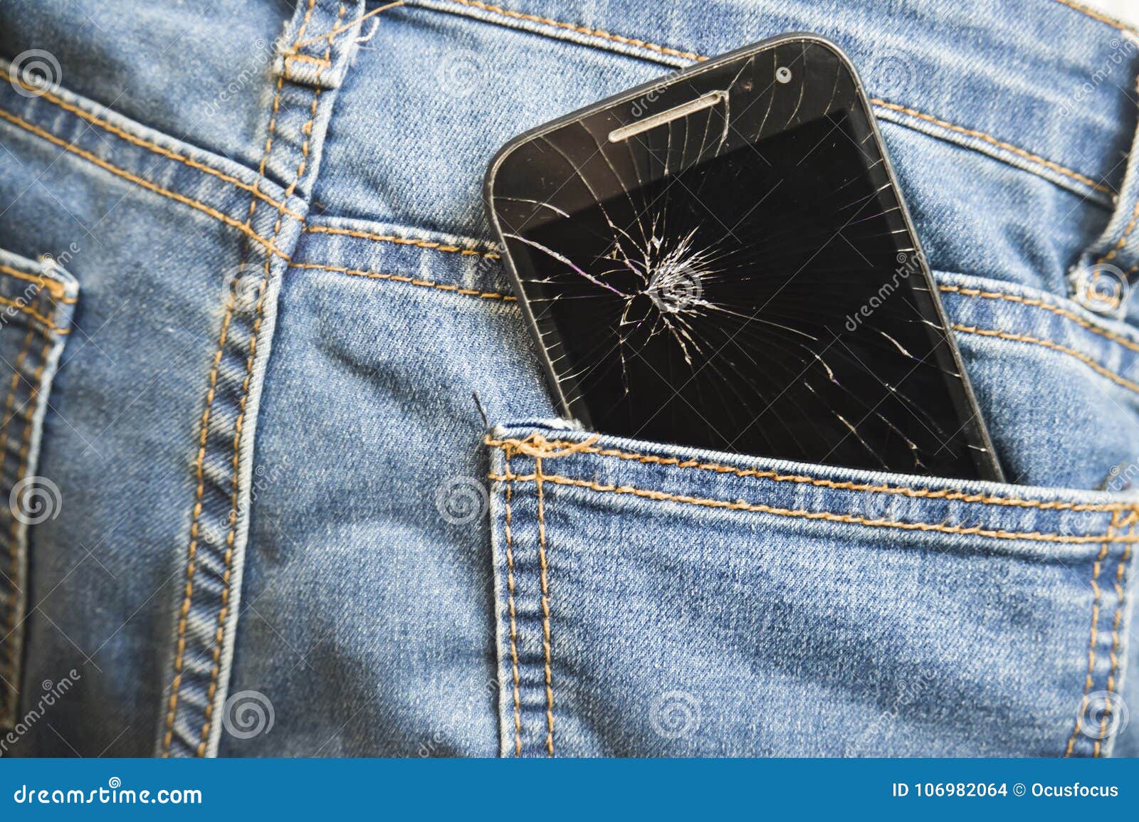 parte del celular en el bolsillo trasero de los jeans azules 7745256 Foto  de stock en Vecteezy