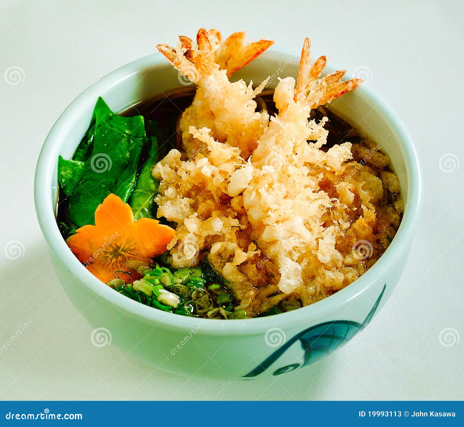 El Tempura ramen el alimento japonés. El Tempura ramen uno del menú japonés del alimento que usted tiene que intentar alguno
