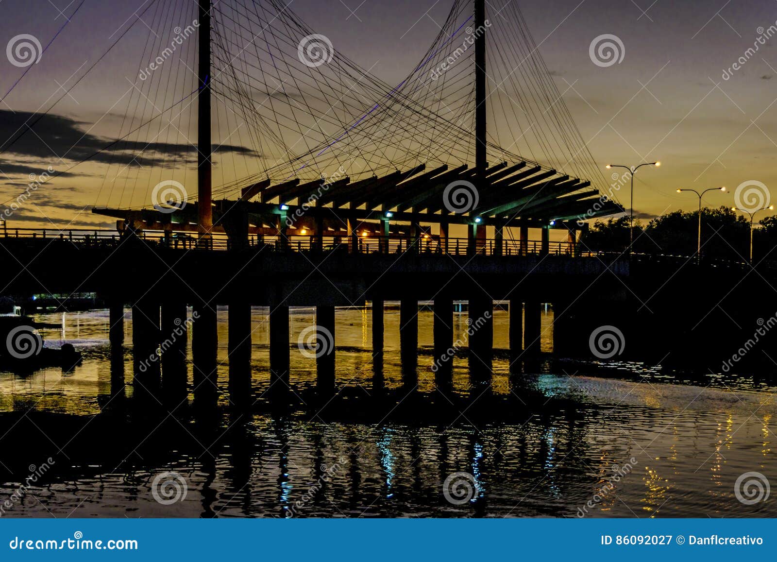 el velero bridge night scene guayaqui ecuador