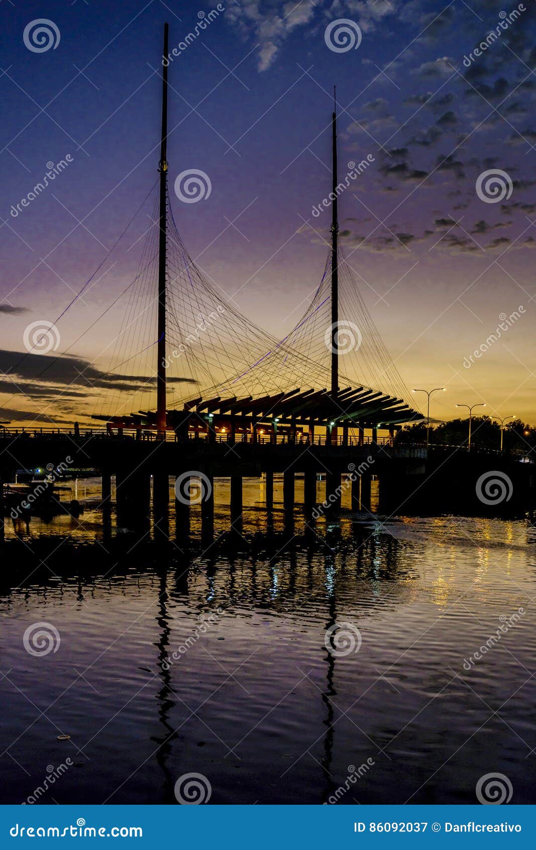 el velero bridge night scene guayaqui ecuador