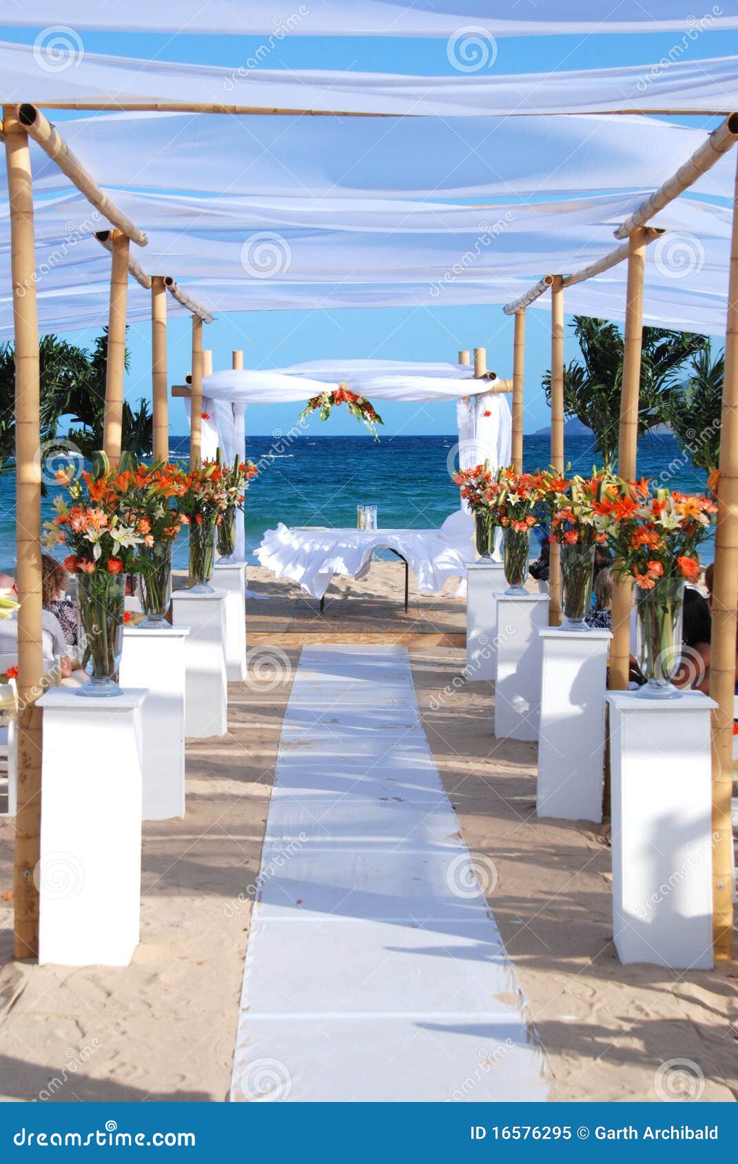 Boda junto al mar imagen de archivo. Imagen de escarpado - 16576295, image size:1071x1690