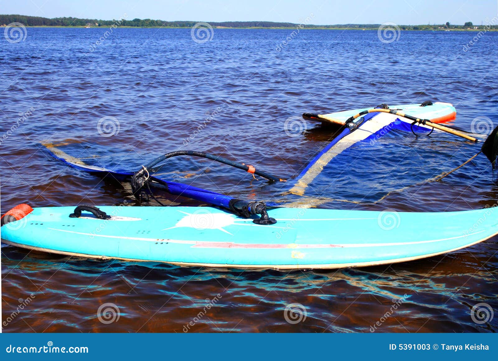 El Windsurfing imagen de archivo. Imagen de azul, gente 5391003