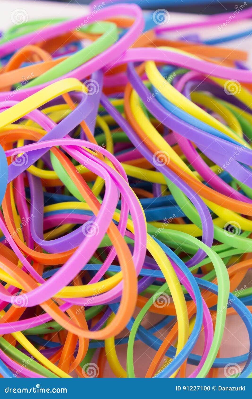 Elastici Elastici Colorati Neon Fotografia Stock - Immagine di fasce,  mucchio: 91227100