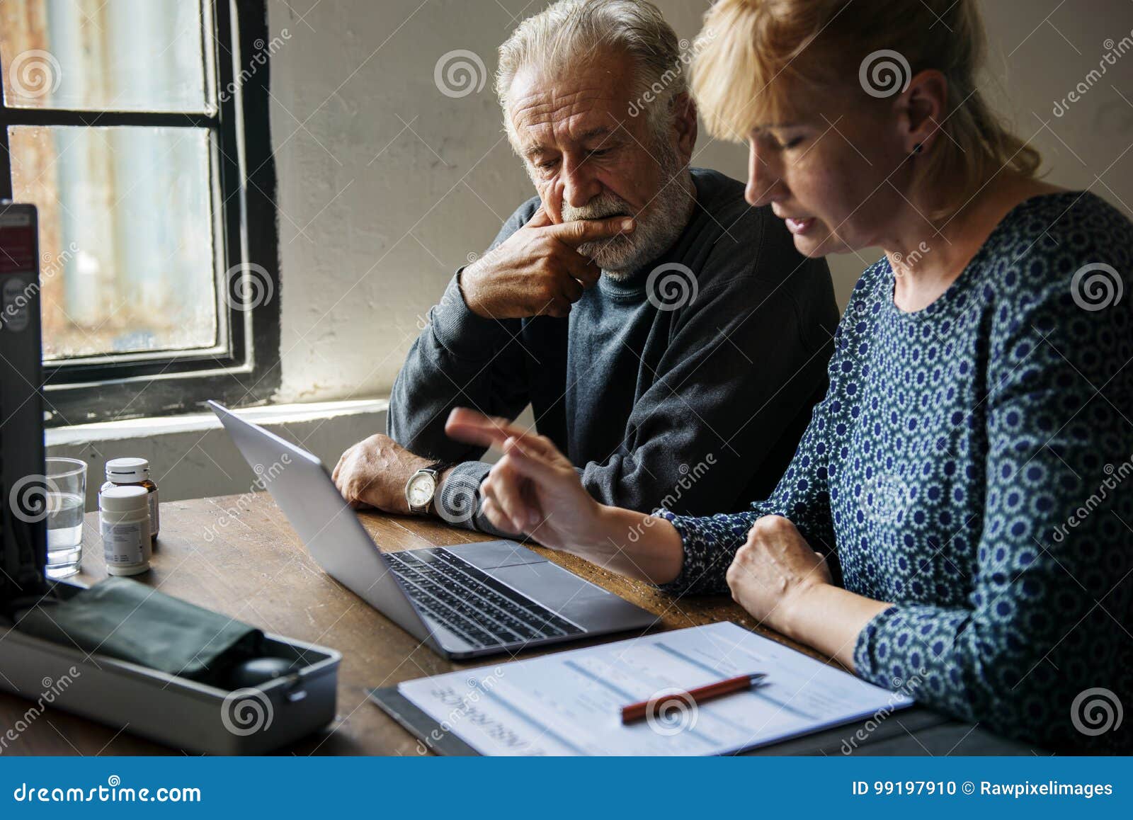 elderly couple planning on life insurance plan