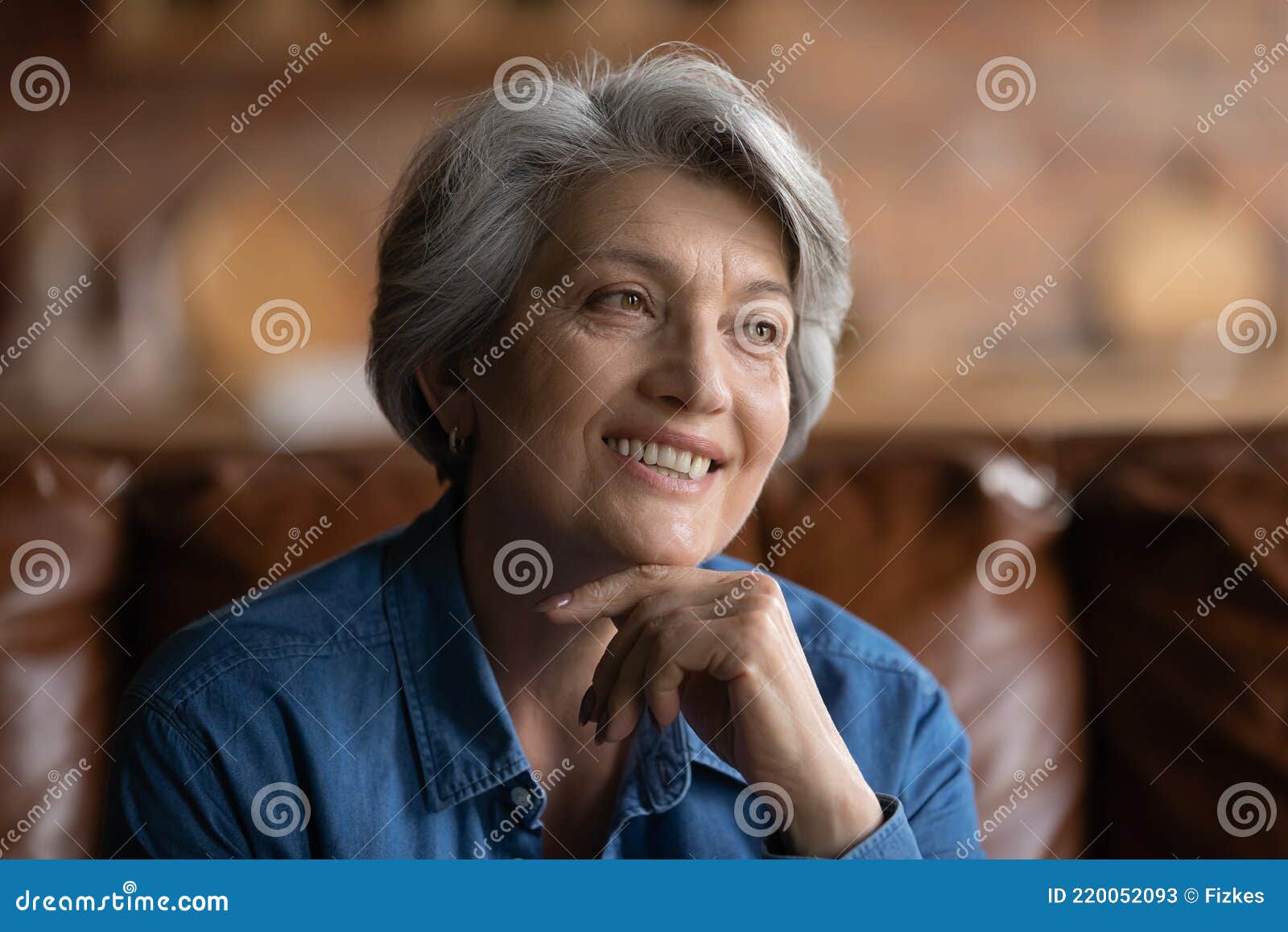 520 Latina Grandma Images, Stock Photos & Vectors