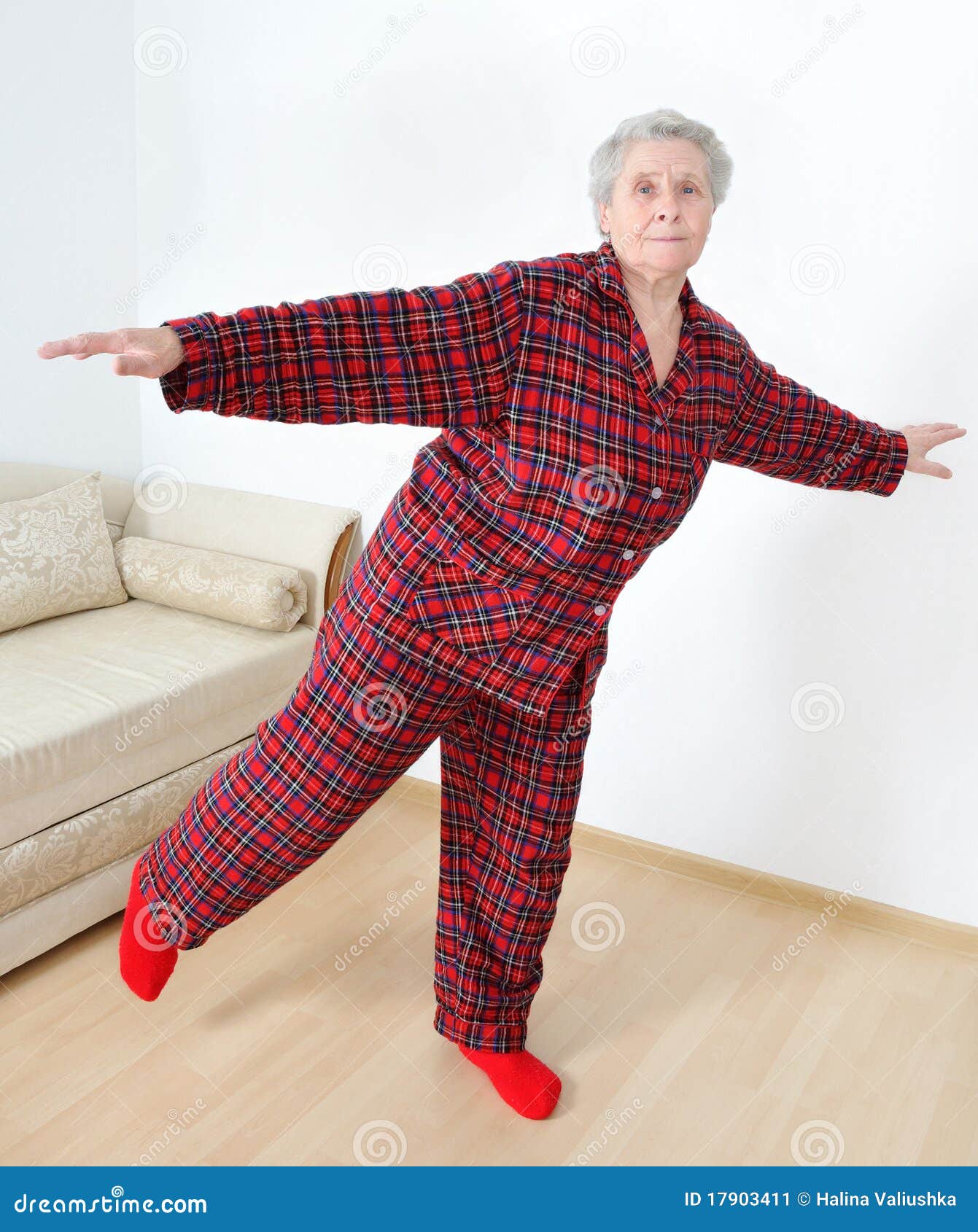 nooit Verwaand Uitgang 286 Old Lady Pajamas Stock Photos - Free & Royalty-Free Stock Photos from  Dreamstime