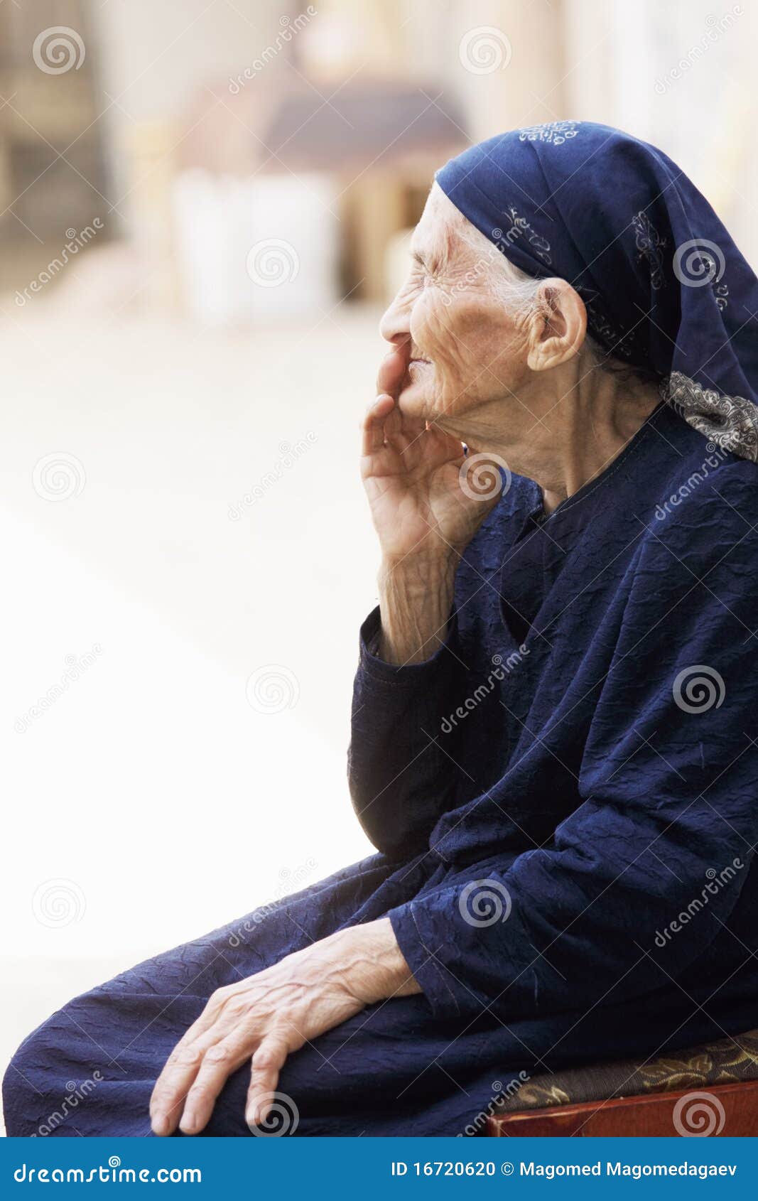 elderly woman sideview