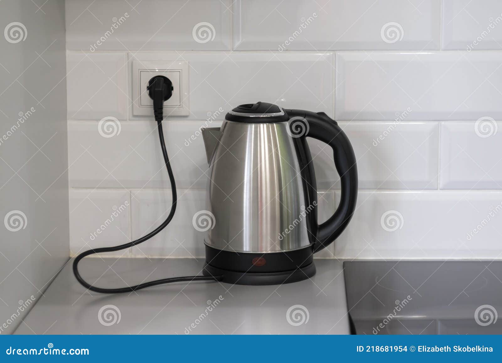 https://thumbs.dreamstime.com/z/electric-metallic-kettle-plug-socket-electric-metallic-kettle-plug-socket-white-brick-wall-behind-kettle-218681954.jpg