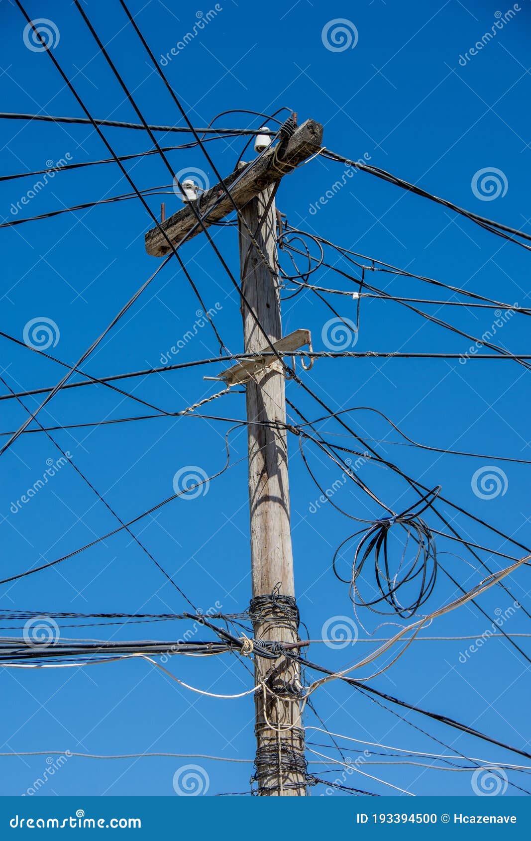 electric pole with cables tangled in an anarchic way