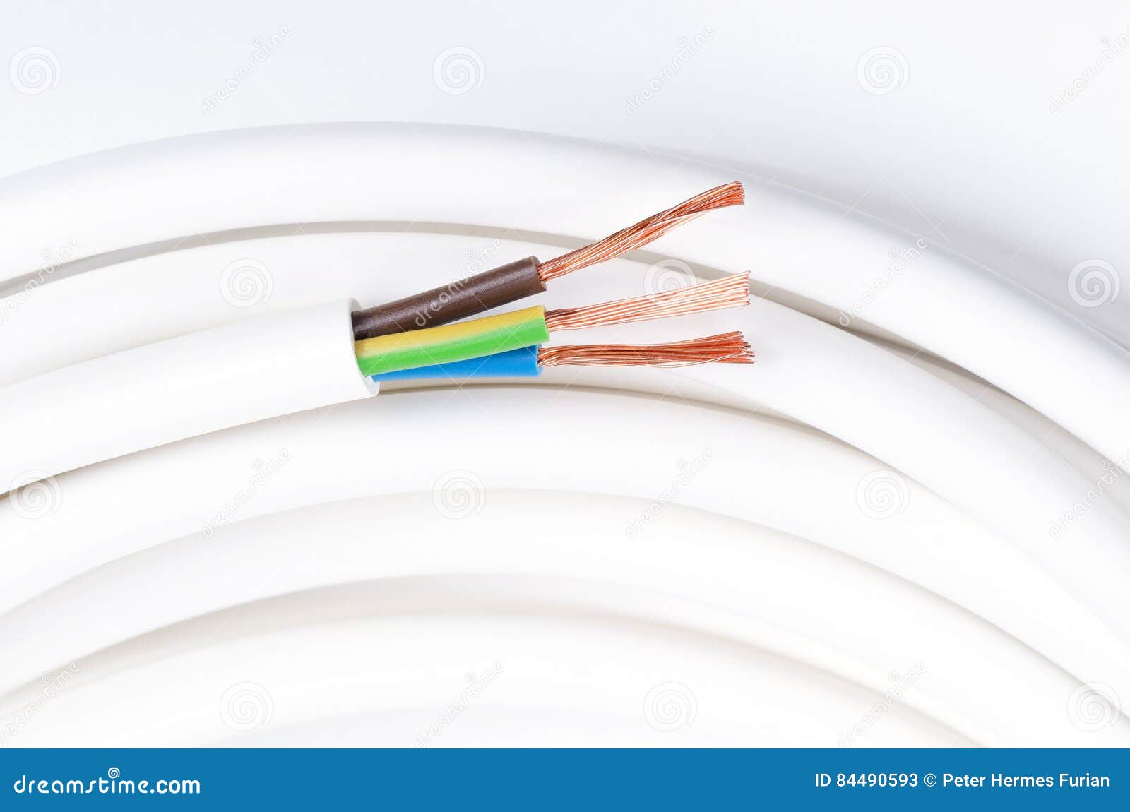 electrical cable with three insulated conductors, horizontal