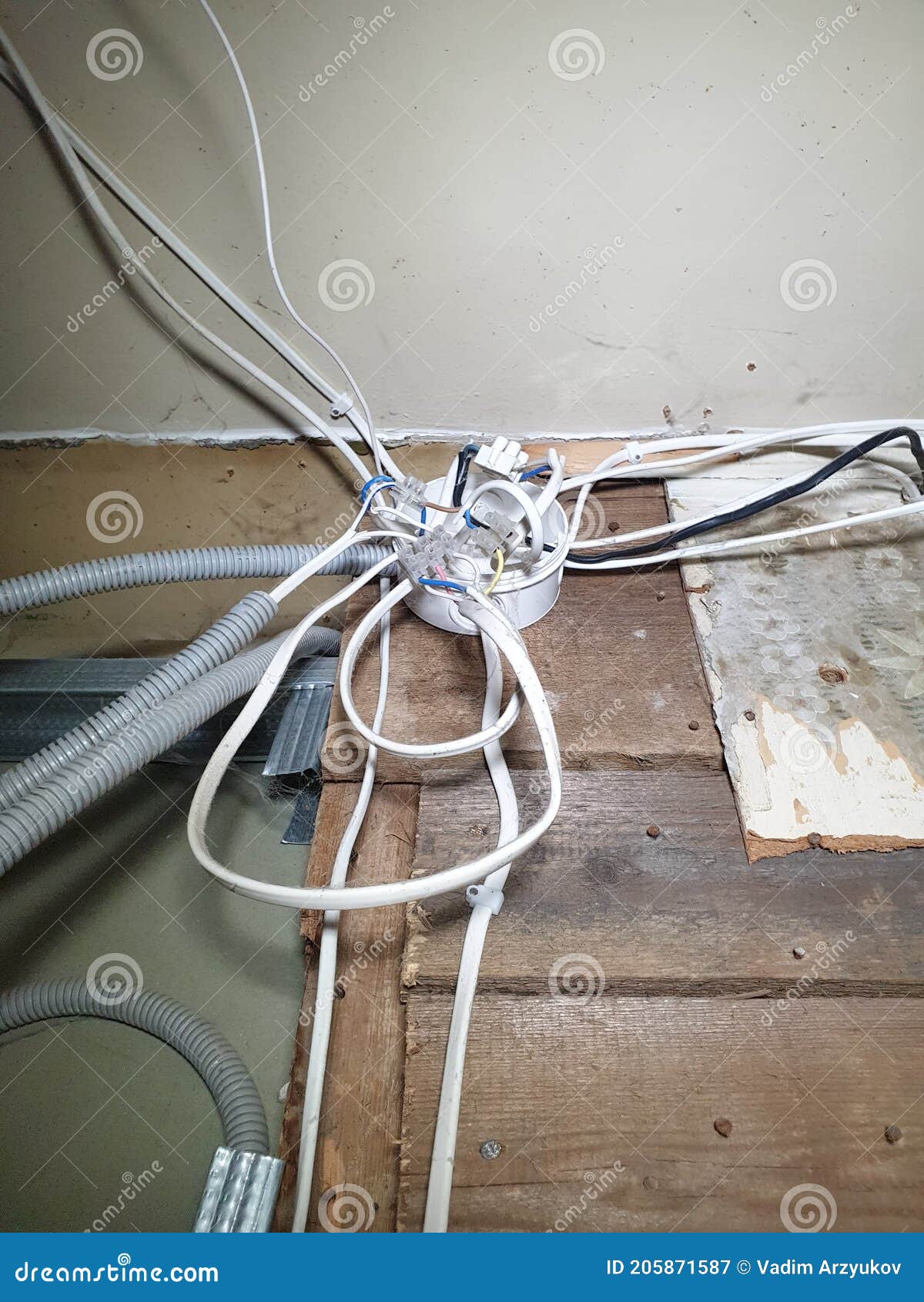 Electrical Wiring, Incorrect Wiring in the Back Box, Dangerous