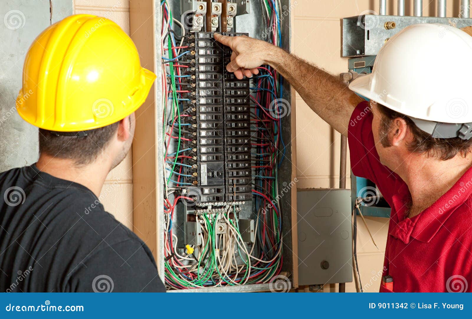 electricians replace 20 amp breaker