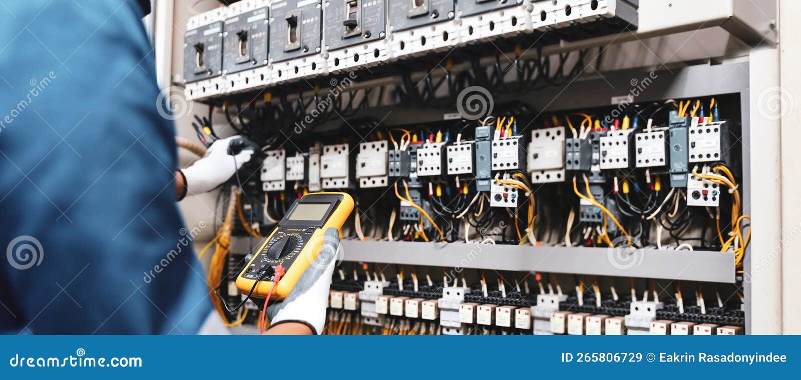 Electricity or Electrical Maintenance Service, Engineer Hand Checking