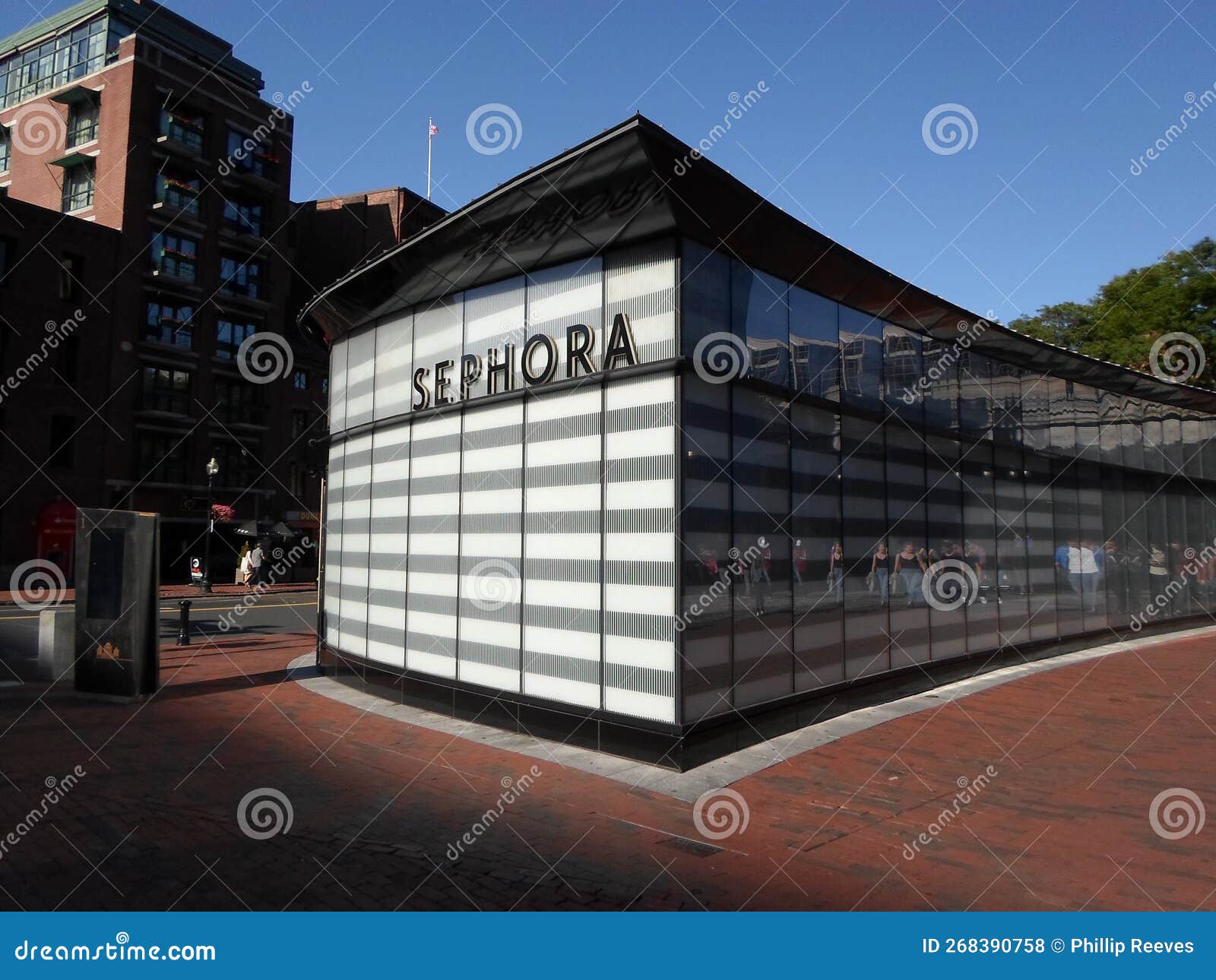 Sephora Opens at historic Faneuil Hall Marketplace in a new Glass