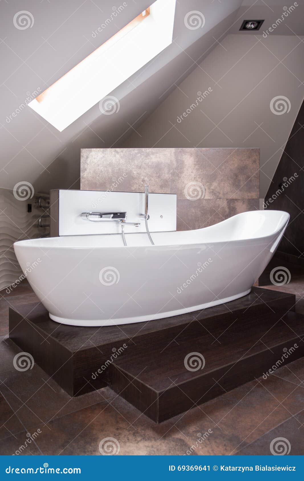 Elegant freestanding bath stock image. Image of platform 69369641