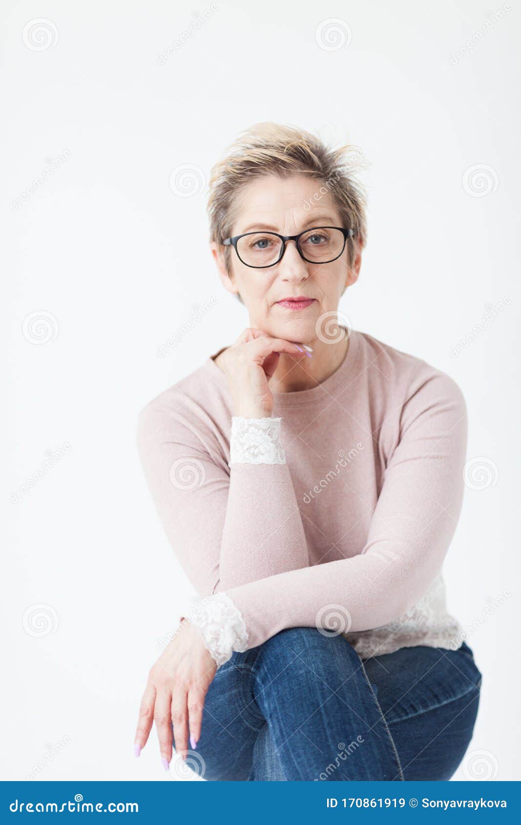 counter pear Bother Elegant Mature Woman with Glasses Stock Image - Image of frames, talk:  170861919