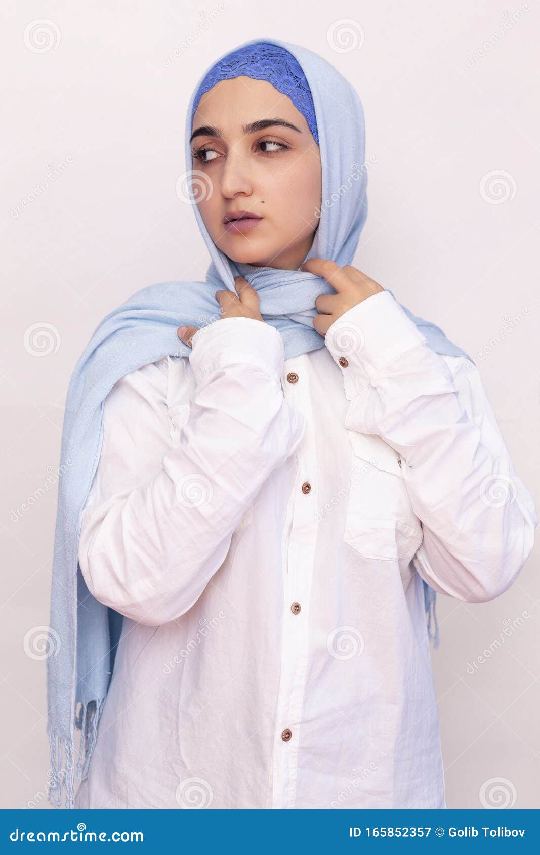 white shirt hijab