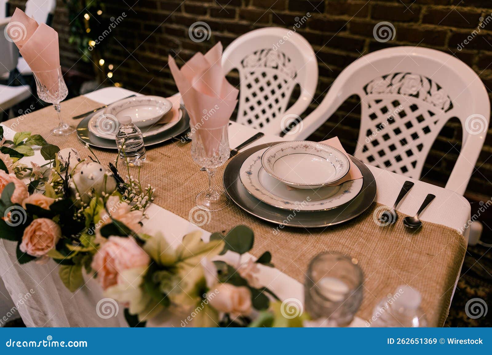 Elegant Table Setting Dung a Wedding Reception Stock Image Image of
