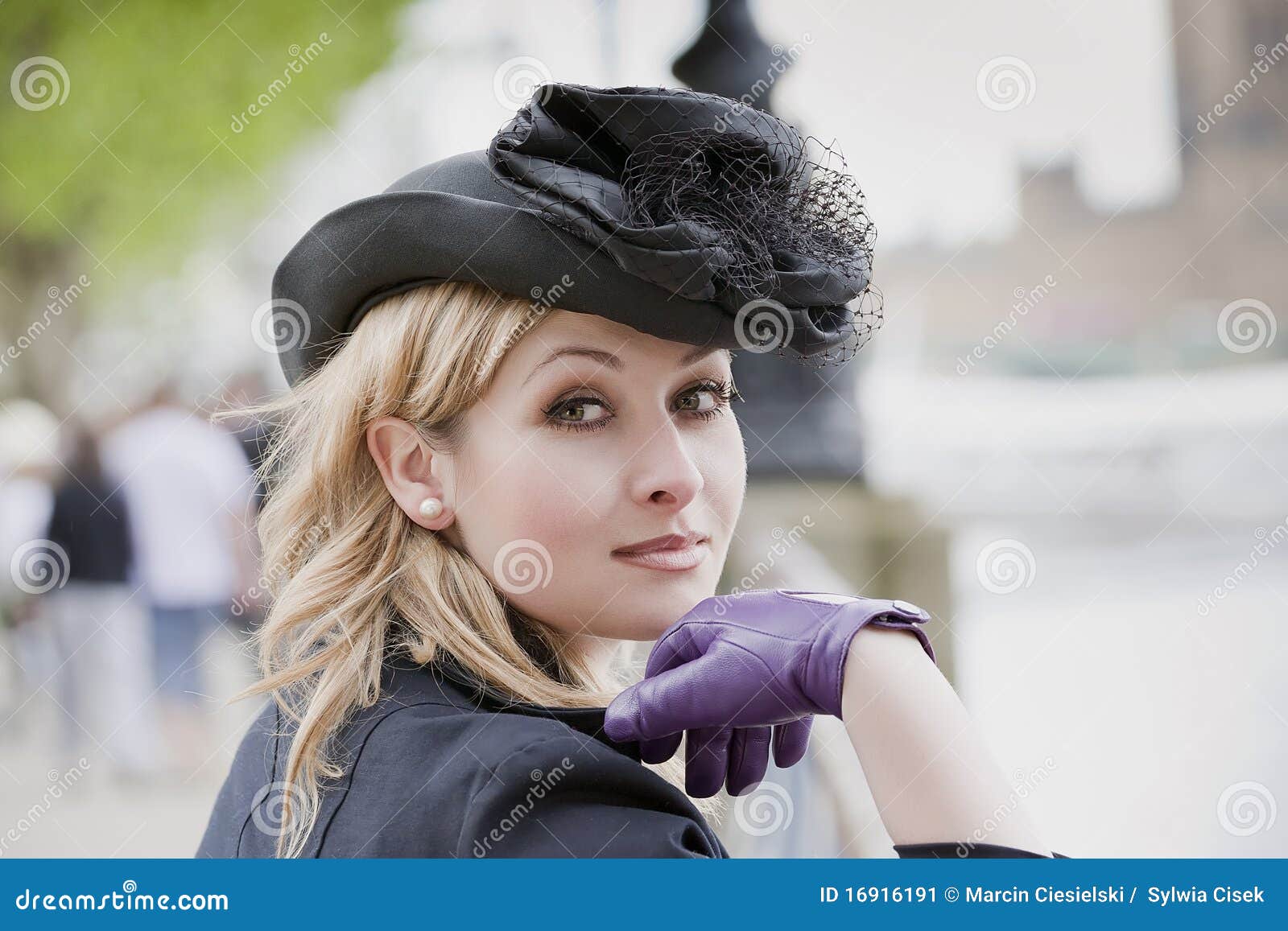 Elegant woman in hat stock image. Image of chic, young 16916191