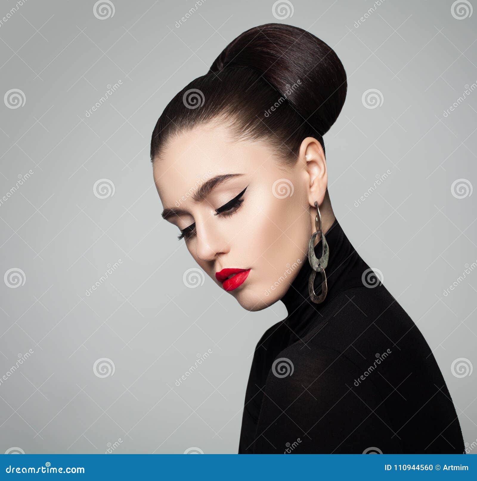719 Black Woman Hair Bun Photos and Premium High Res Pictures  Getty Images