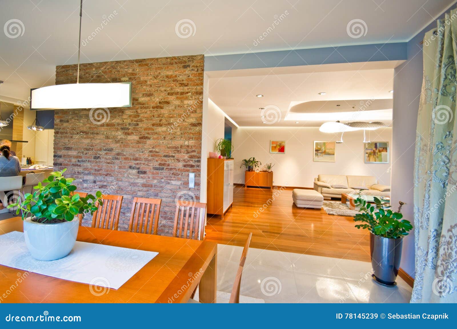 Elegante moderne eetkamer. Binnenland van een elegante eetkamer