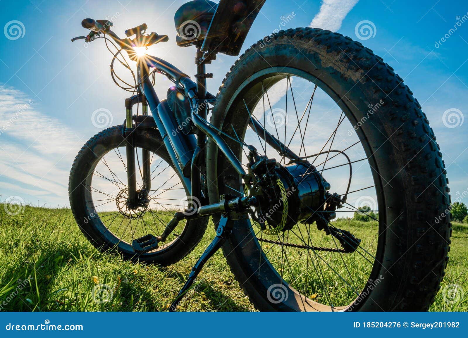 Fiets Met Dikke Wielen. Fiets Stock Foto - Image of groot, fiets: 185204276