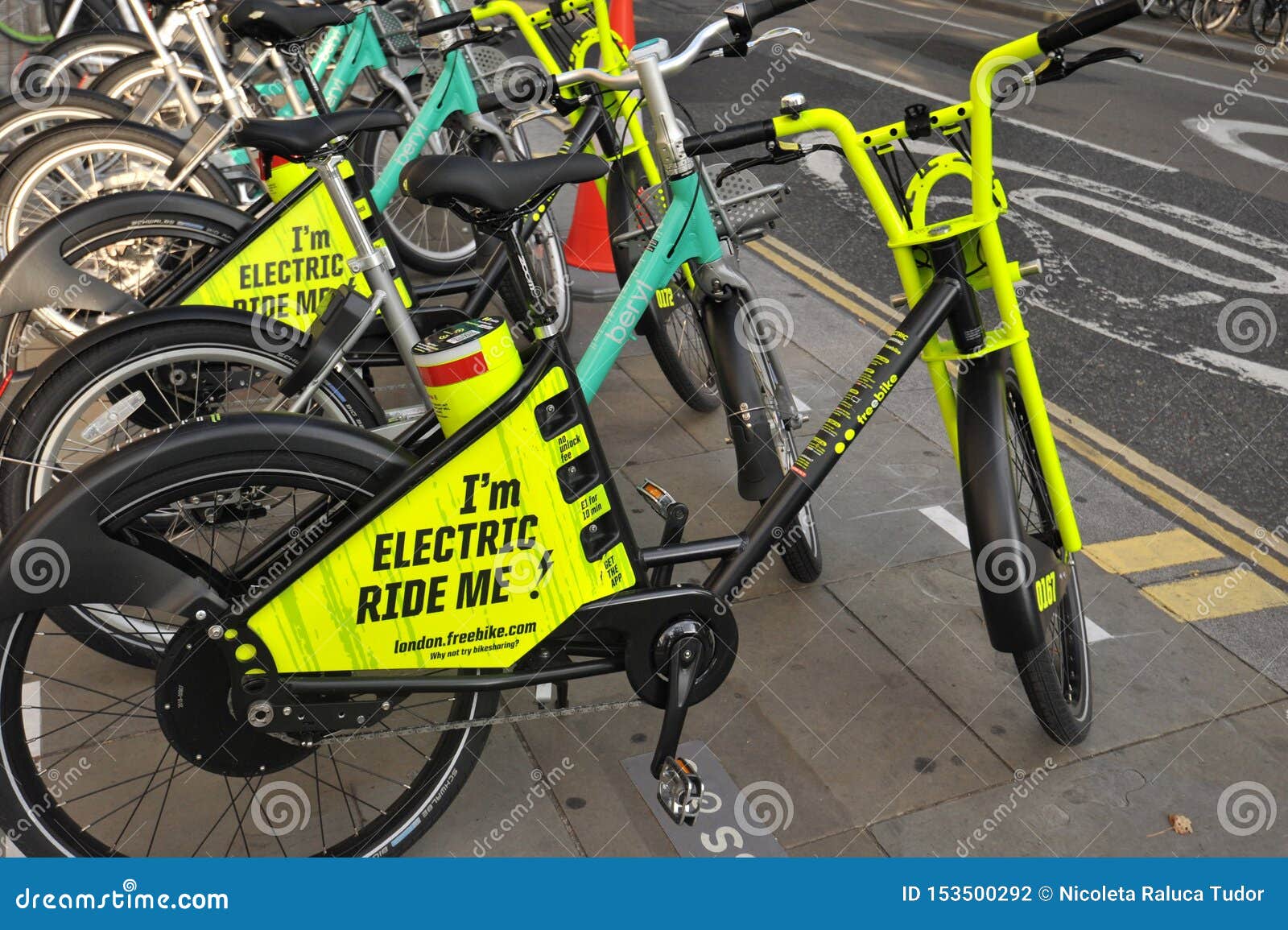 Elektrische Fietsen, E-fietsen Huur in Londen, Engeland Redactionele Fotografie - Image of kleur, vrijetijdsbesteding: 153500292