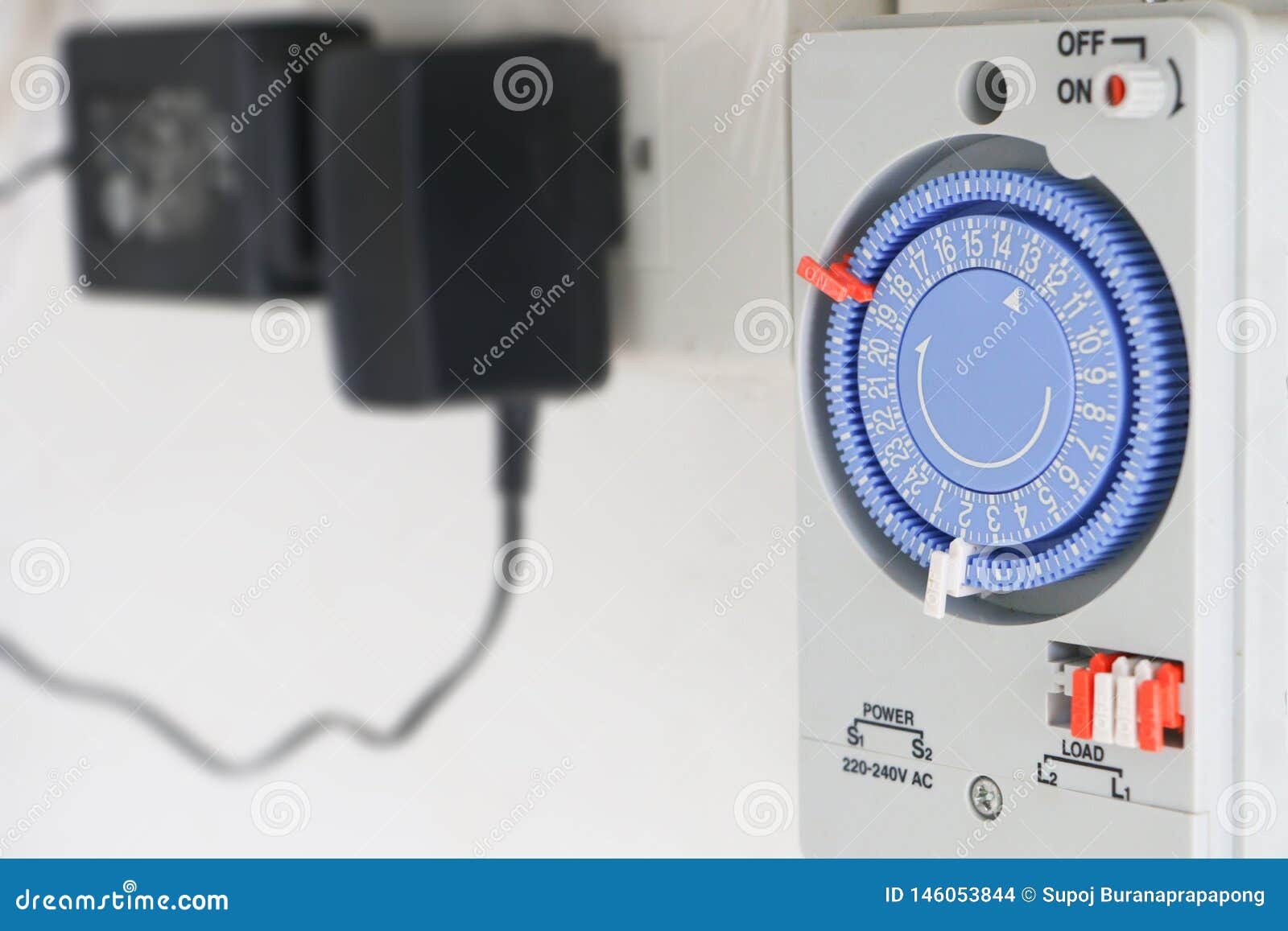 Instituut elke dag wasmiddel Elektrische Schakelaar Van De Tijdopnemer Timer-schakelaar Voor De  Inschakeltijd Van Het Elektrische Systeem Timer Relay Voor Mac Stock Foto -  Image of ecologie, macht: 146053844