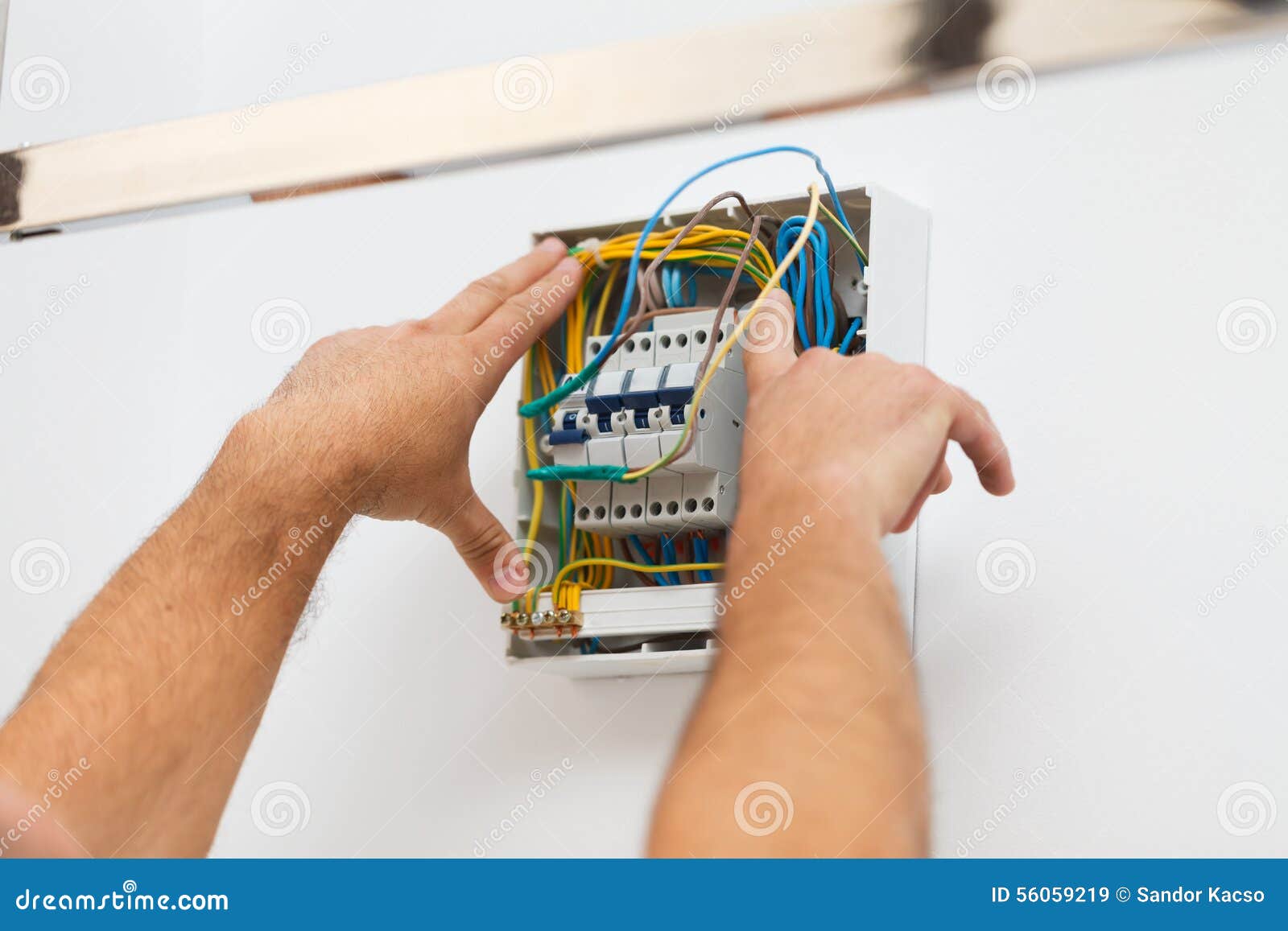 Elektrische Sicherung Zu Hause Installieren Stockbild