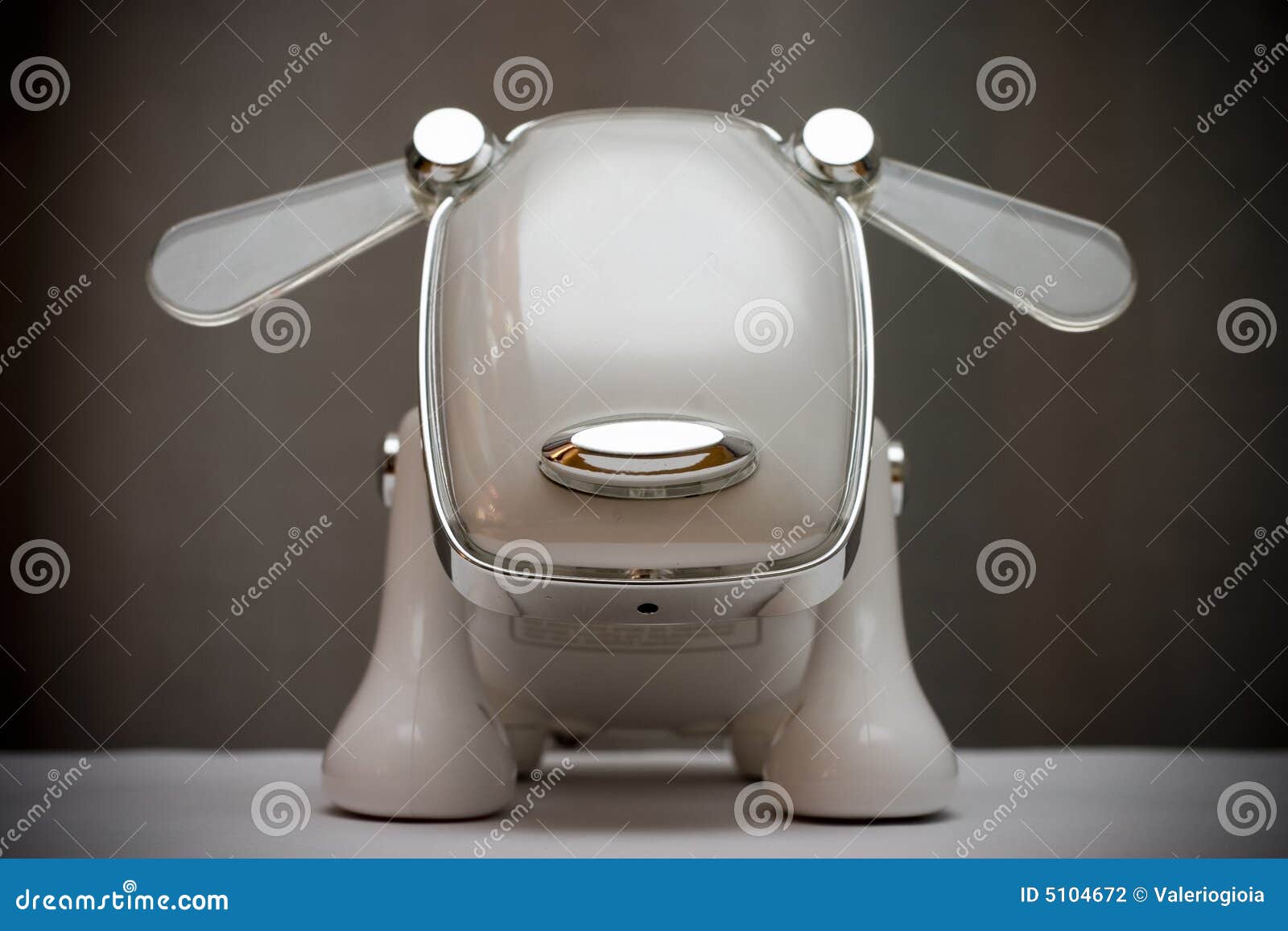 Elektronischer Hund stockfoto. Bild von spielzeug, elektronisch 5104672