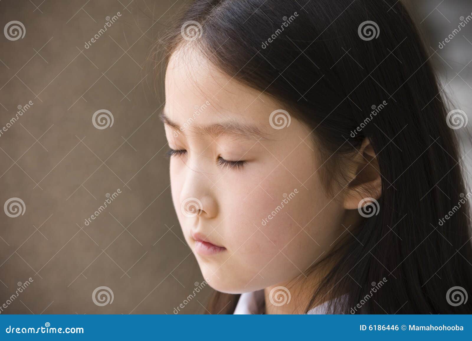 ary schoolgirl praying