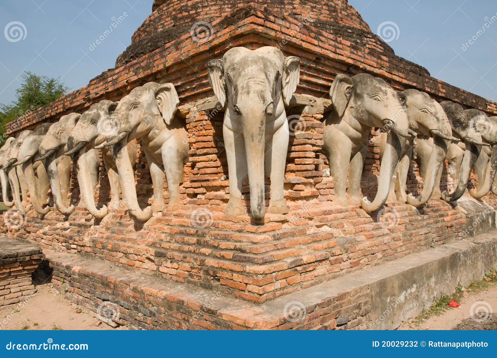Elephant Statue At The Entrance. Raja Gopuram Tower. Murudeshwar
