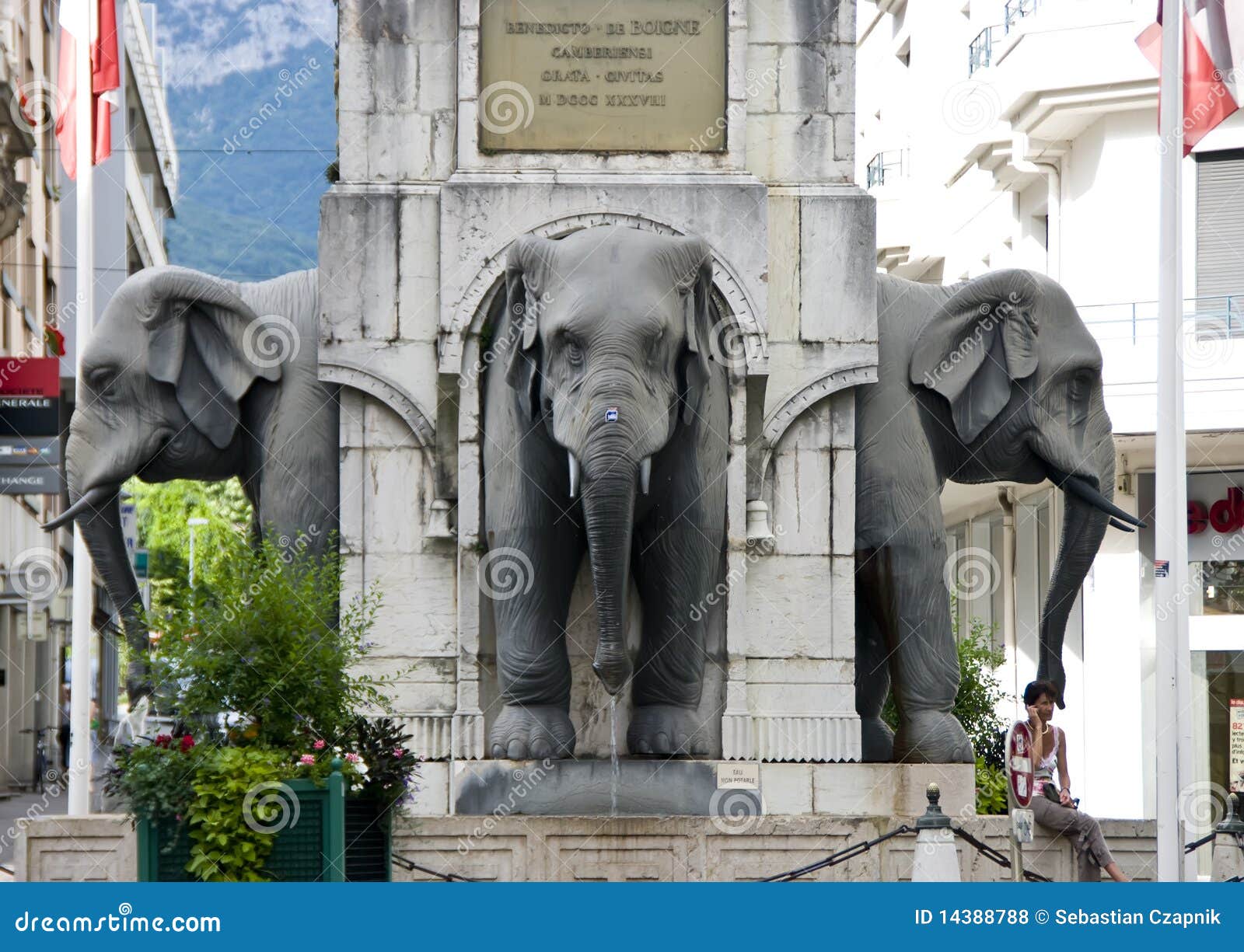Elephants monument editorial stock photo. Image of town 14388788