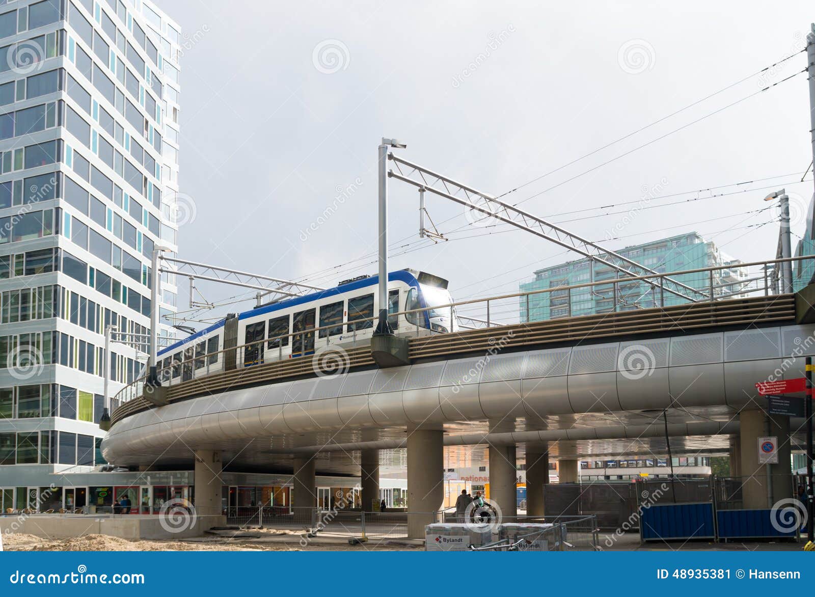 elevated-railway-tram-hague-netherlands-48935381.jpg