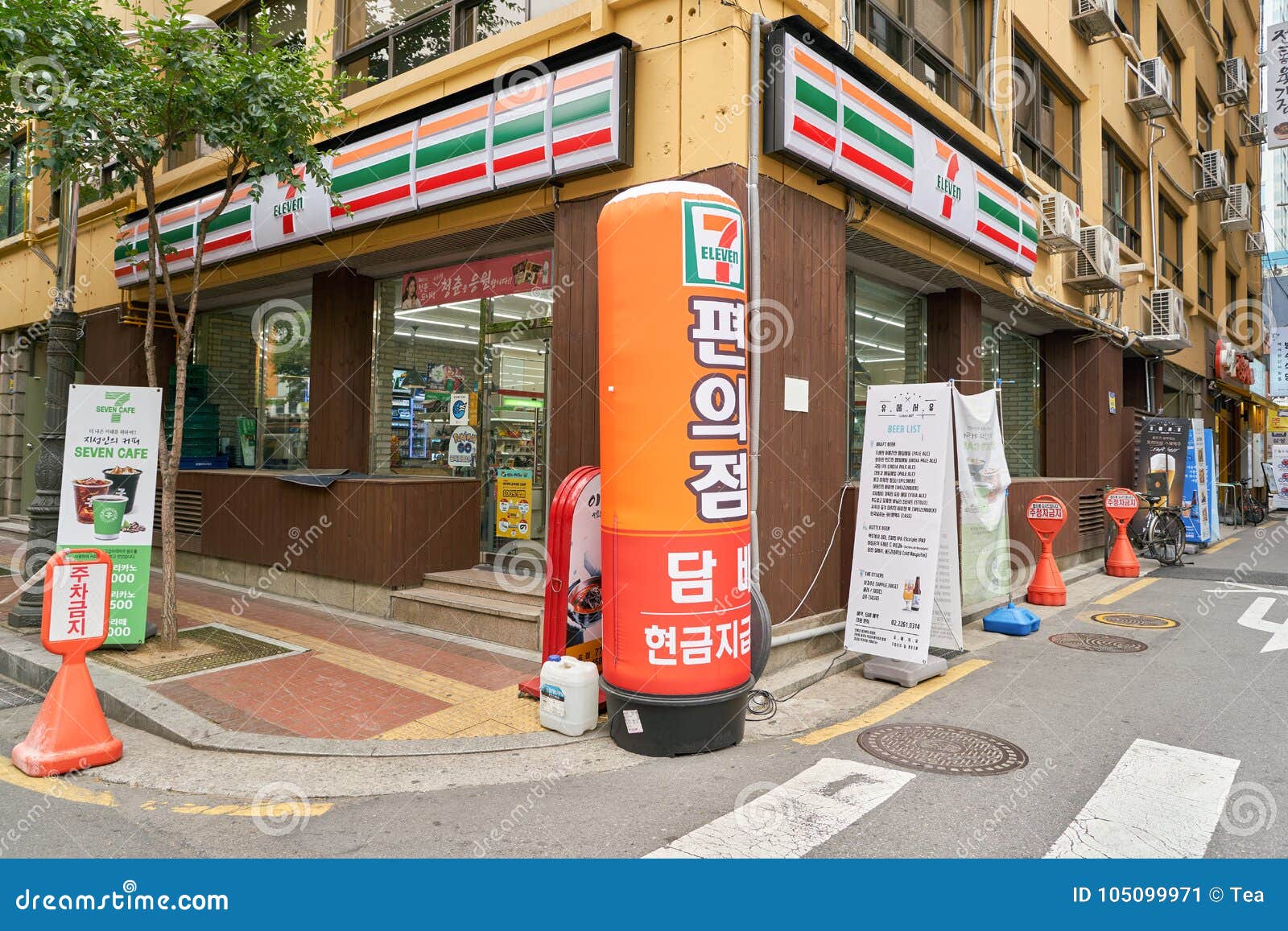  7  Eleven  convenience  store  editorial photo Image of 