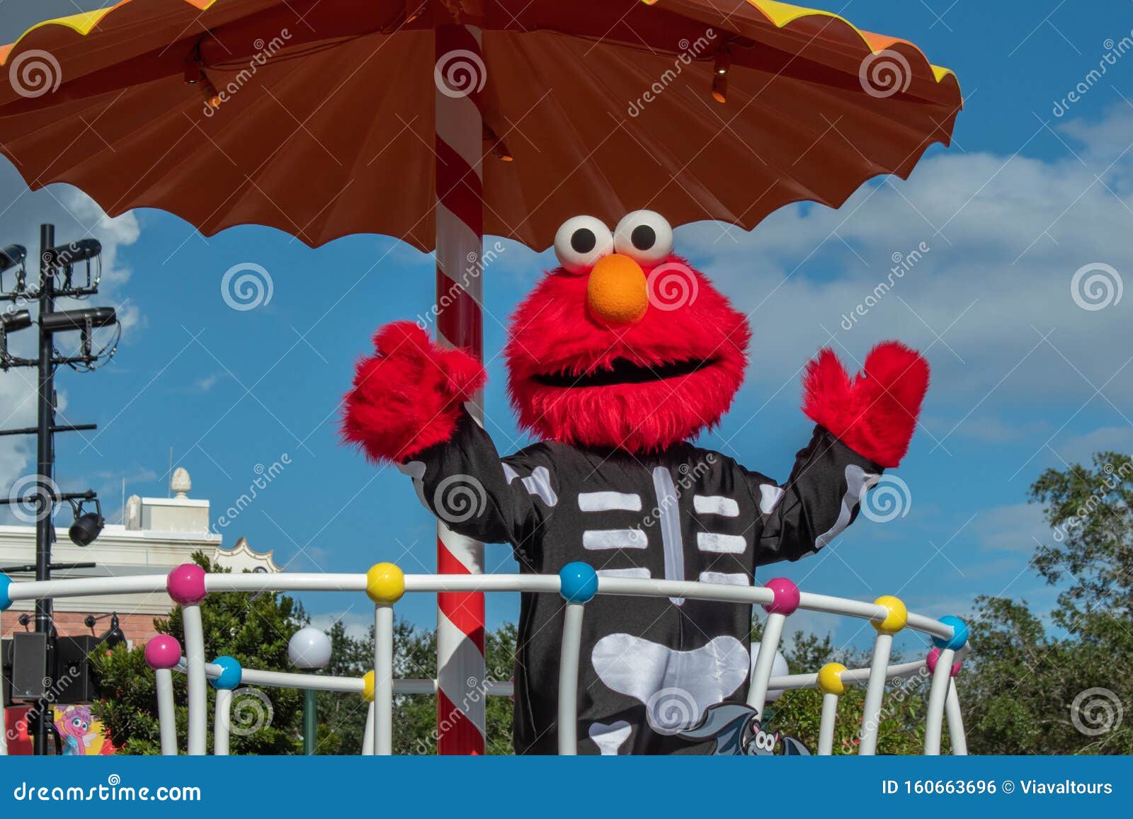 Elmo in Sesame Street Parade Auf Seaworld 55 Redaktionelles Foto - Bild ...