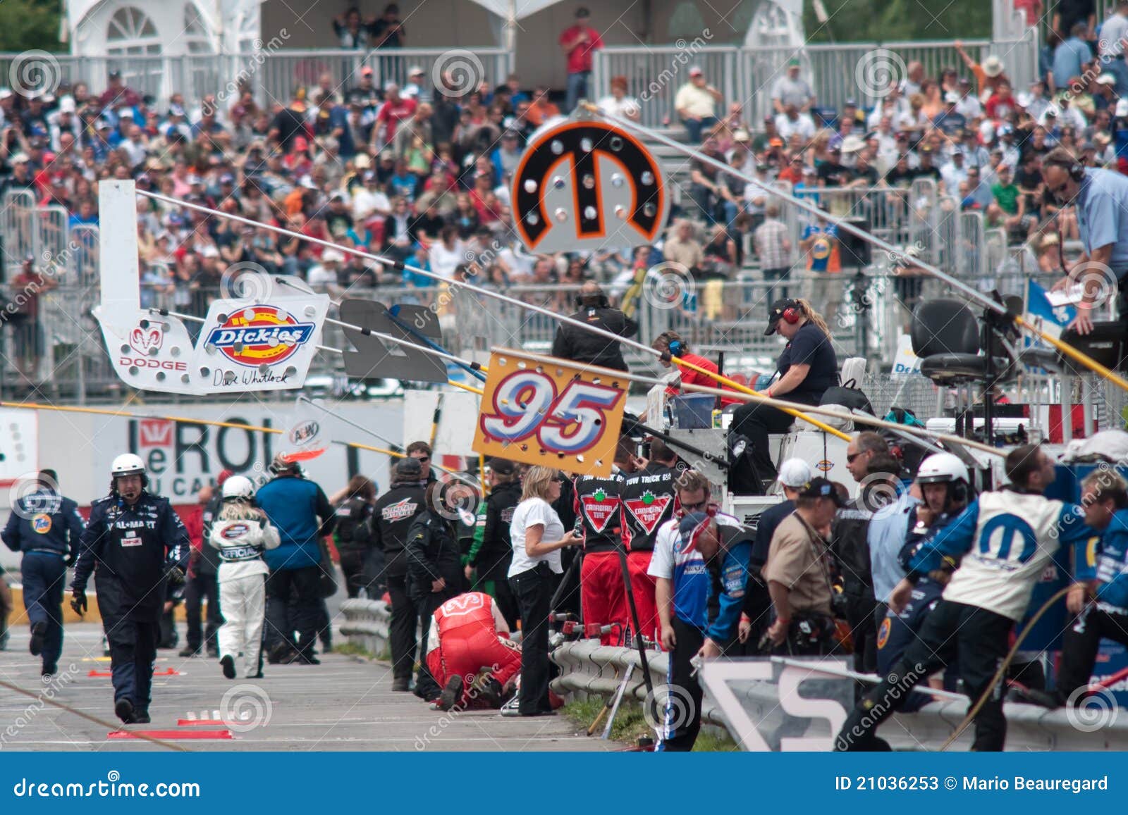 Emballage de NASCAR photo stock éditorial. Image du équipages 21036253