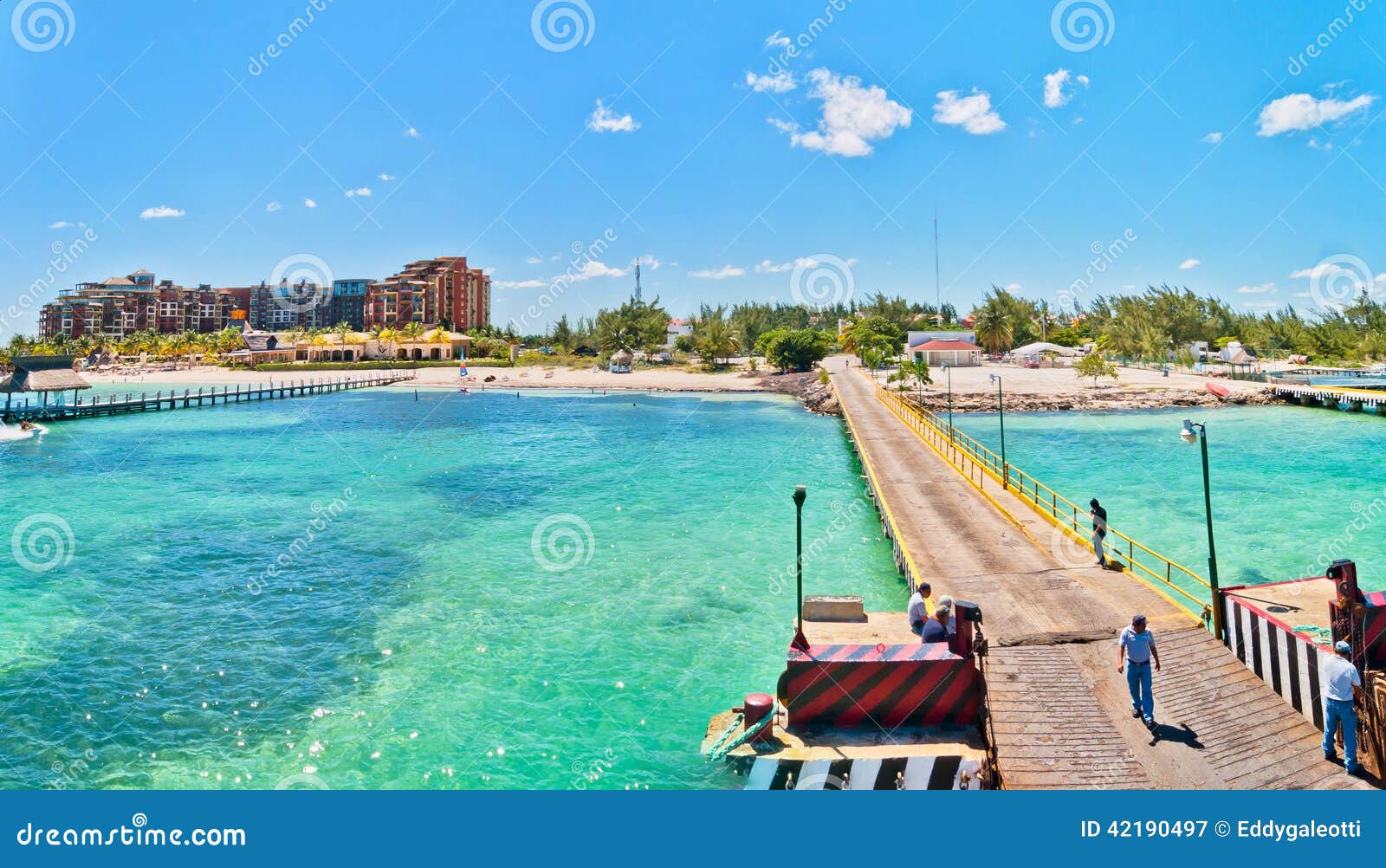 Embarcadero Y Costa Costa De Punta Sam En Cancun, México Fotografía