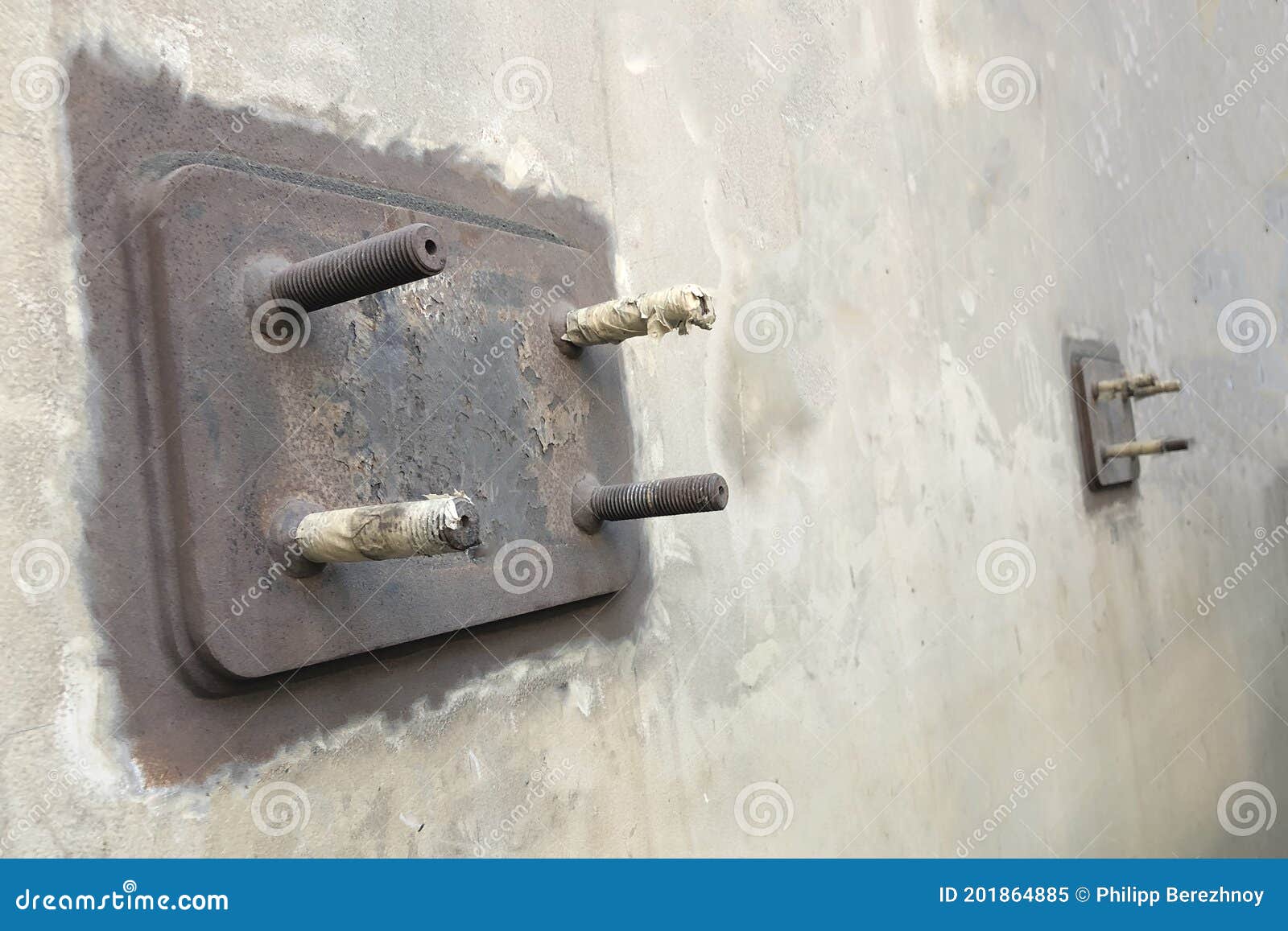 Embedded Anchor Block with Anchor Bolts Mantled in Concrete Vertical