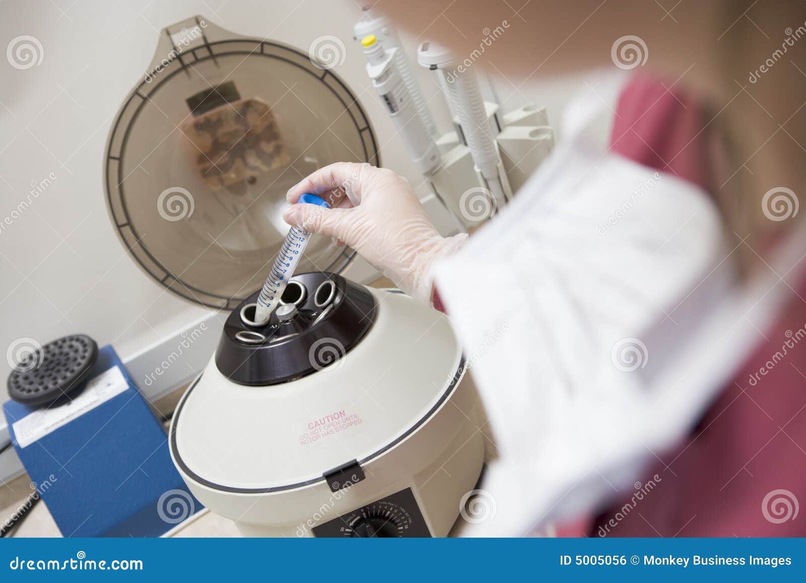 embryologist putting sample into centrifuge