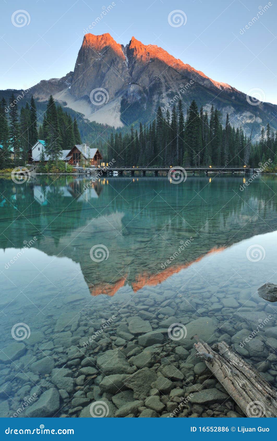 110 Emerald Lake Sunset Yoho National Park Stock Photos - Free &  Royalty-Free Stock Photos from Dreamstime