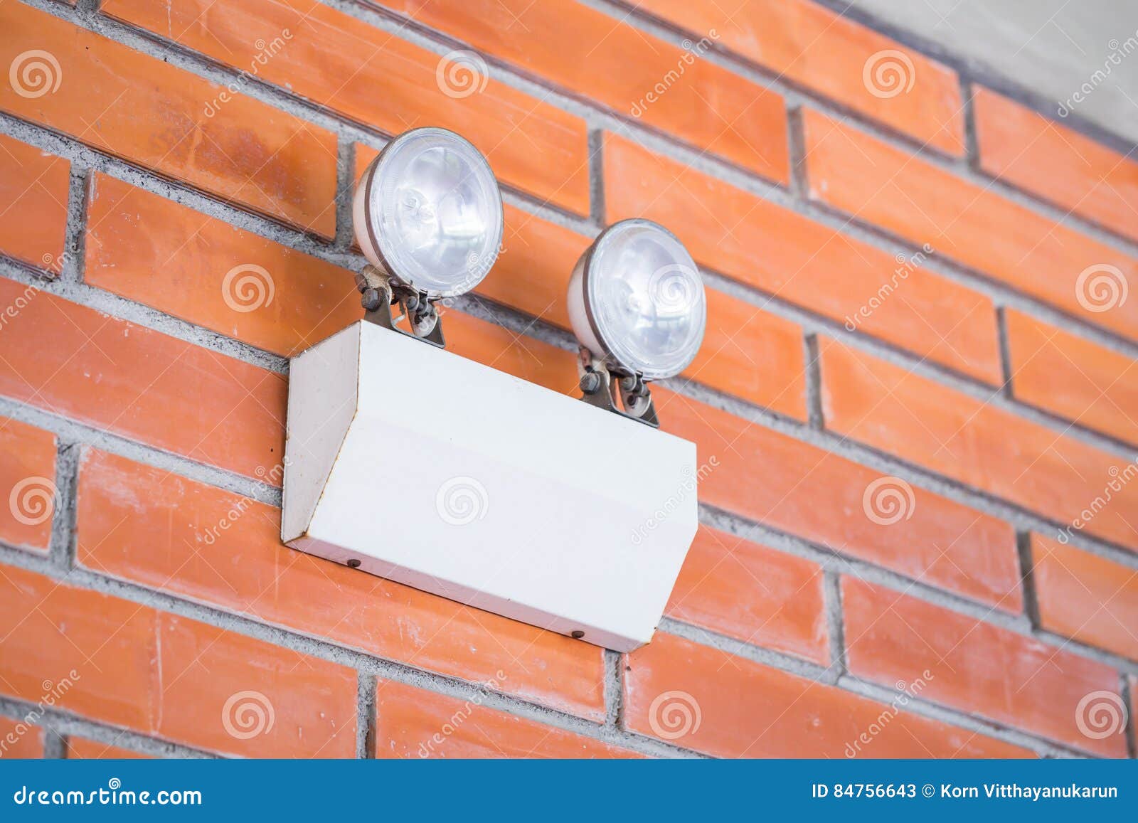 https://thumbs.dreamstime.com/z/emergency-light-auto-lighting-working-power-outage-battery-84756643.jpg