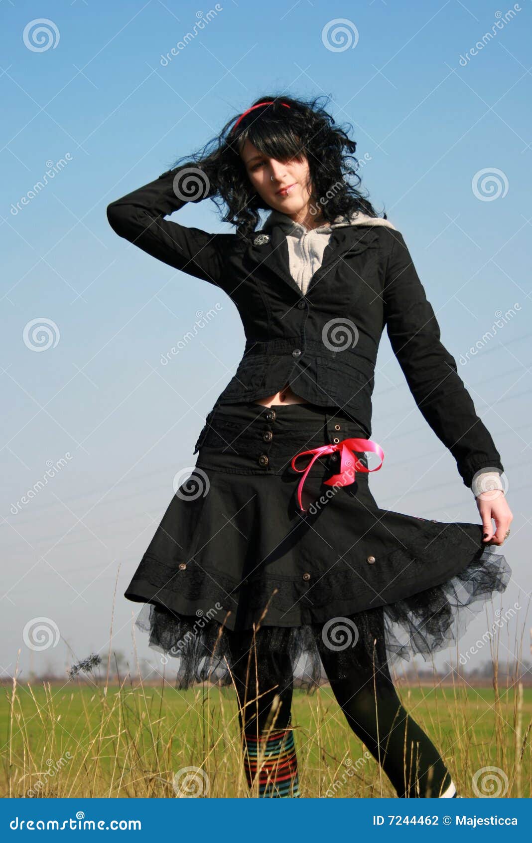 Emo no campo foto de stock. Imagem de morena, compartimento - 7244462