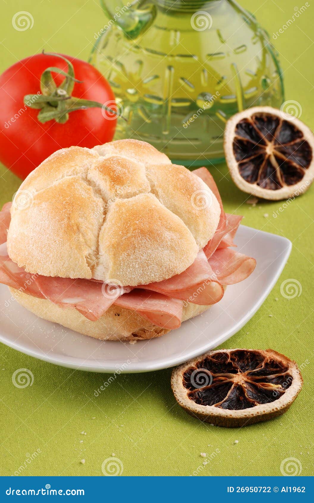 4,016 Bolonia Rebanada Fotos de stock - Fotos libres de regalías de  Dreamstime, image size:1055x1690