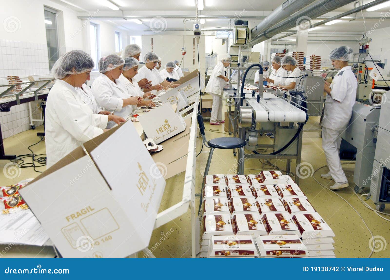 Employés D'usine De Chocolat Photographie éditorial Image du chocolat